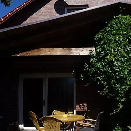 Ferienhaus Im Urigen Garten Bzw Eulenhaus Zingst Extérieur photo