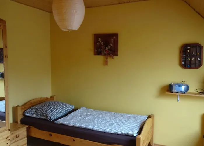 Ferienhaus Im Urigen Garten Bzw Eulenhaus