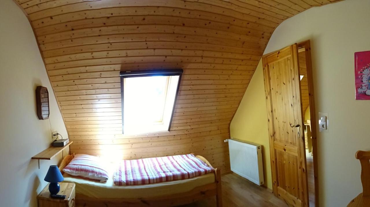 Im Urigen Garten Bzw Eulenhaus * Zingst